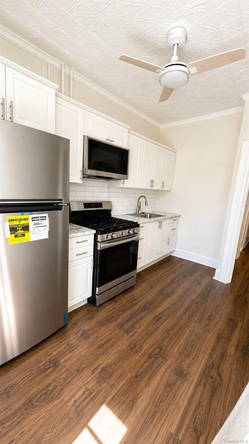 6504 Grand Avenue, New York, NY, 3 Bedrooms Bedrooms, 5 Rooms Rooms,1 BathroomBathrooms,Residential Lease,For Rent,Grand,0,996625 6504 Grand Avenue, New York, NY, 3 Bedrooms Bedrooms, 5 Rooms Rooms,1 BathroomBathrooms,Residential Lease,For Rent,Grand,0,996625