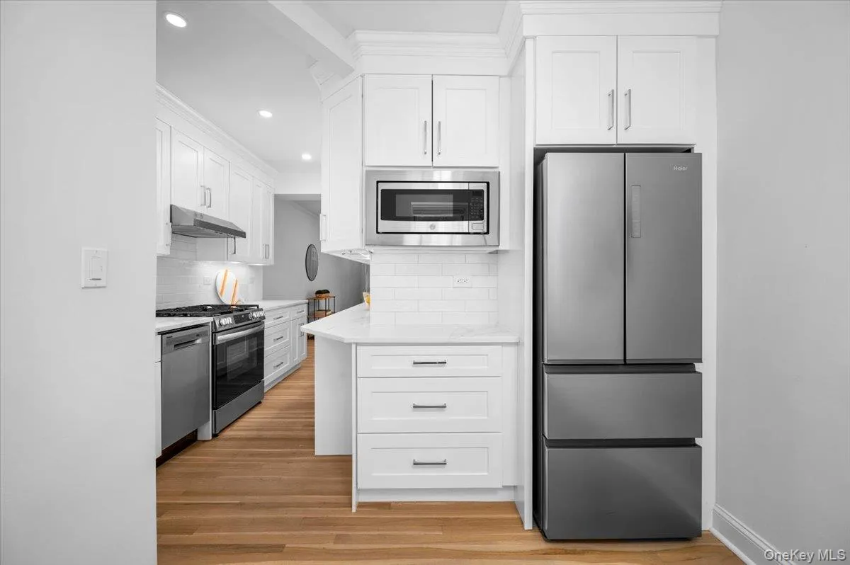 Bright kitchen features ample cabinets and a stylish modern look. Bright kitchen features ample cabinets and a stylish modern look.
