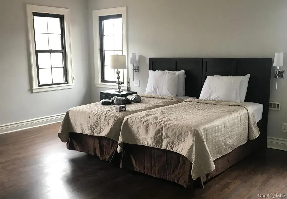 940 Smith Lane, Hempstead, NY, 6 Bedrooms Bedrooms, 11 Rooms Rooms,5 BathroomsBathrooms,Residential Lease,For Rent,Smith,0,996637 940 Smith Lane, Hempstead, NY, 6 Bedrooms Bedrooms, 11 Rooms Rooms,5 BathroomsBathrooms,Residential Lease,For Rent,Smith,0,996637