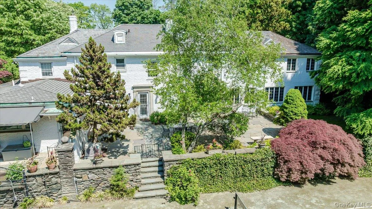 126 Station Road, North Hempstead, NY, 5 Bedrooms Bedrooms, 11 Rooms Rooms,4 BathroomsBathrooms,Residential,For Rent,Station,0,996679 126 Station Road, North Hempstead, NY, 5 Bedrooms Bedrooms, 11 Rooms Rooms,4 BathroomsBathrooms,Residential,For Rent,Station,0,996679