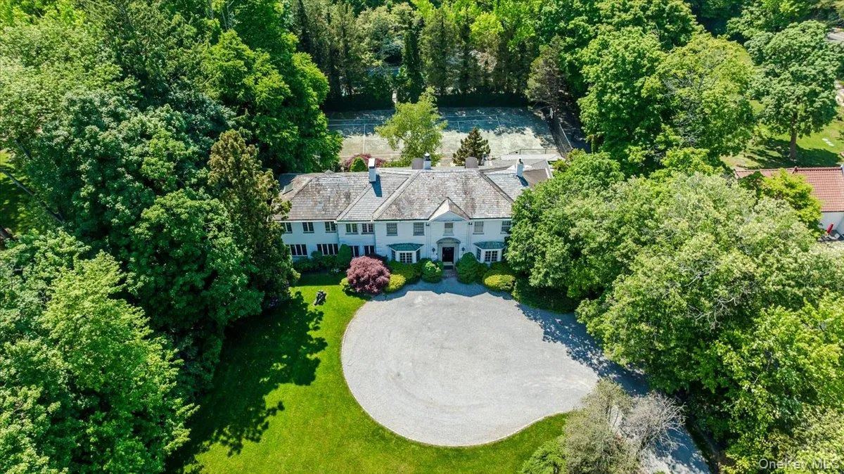 126 Station Road, North Hempstead, NY, 5 Bedrooms Bedrooms, 11 Rooms Rooms,4 BathroomsBathrooms,Residential,For Rent,Station,0,996679 126 Station Road, North Hempstead, NY, 5 Bedrooms Bedrooms, 11 Rooms Rooms,4 BathroomsBathrooms,Residential,For Rent,Station,0,996679