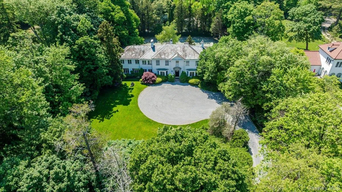 126 Station Road, North Hempstead, NY, 5 Bedrooms Bedrooms, 11 Rooms Rooms,4 BathroomsBathrooms,Residential,For Rent,Station,0,996679 126 Station Road, North Hempstead, NY, 5 Bedrooms Bedrooms, 11 Rooms Rooms,4 BathroomsBathrooms,Residential,For Rent,Station,0,996679