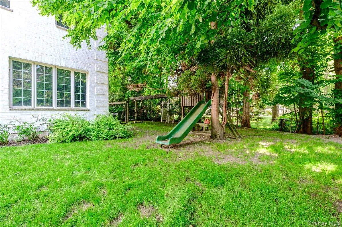 126 Station Road, North Hempstead, NY, 5 Bedrooms Bedrooms, 11 Rooms Rooms,4 BathroomsBathrooms,Residential,For Rent,Station,0,996679 126 Station Road, North Hempstead, NY, 5 Bedrooms Bedrooms, 11 Rooms Rooms,4 BathroomsBathrooms,Residential,For Rent,Station,0,996679