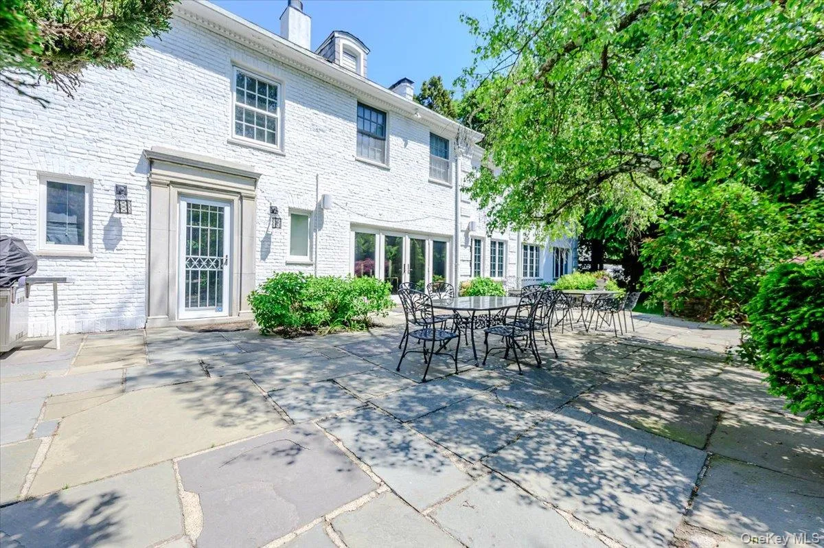 126 Station Road, North Hempstead, NY, 5 Bedrooms Bedrooms, 11 Rooms Rooms,4 BathroomsBathrooms,Residential,For Rent,Station,0,996679 126 Station Road, North Hempstead, NY, 5 Bedrooms Bedrooms, 11 Rooms Rooms,4 BathroomsBathrooms,Residential,For Rent,Station,0,996679