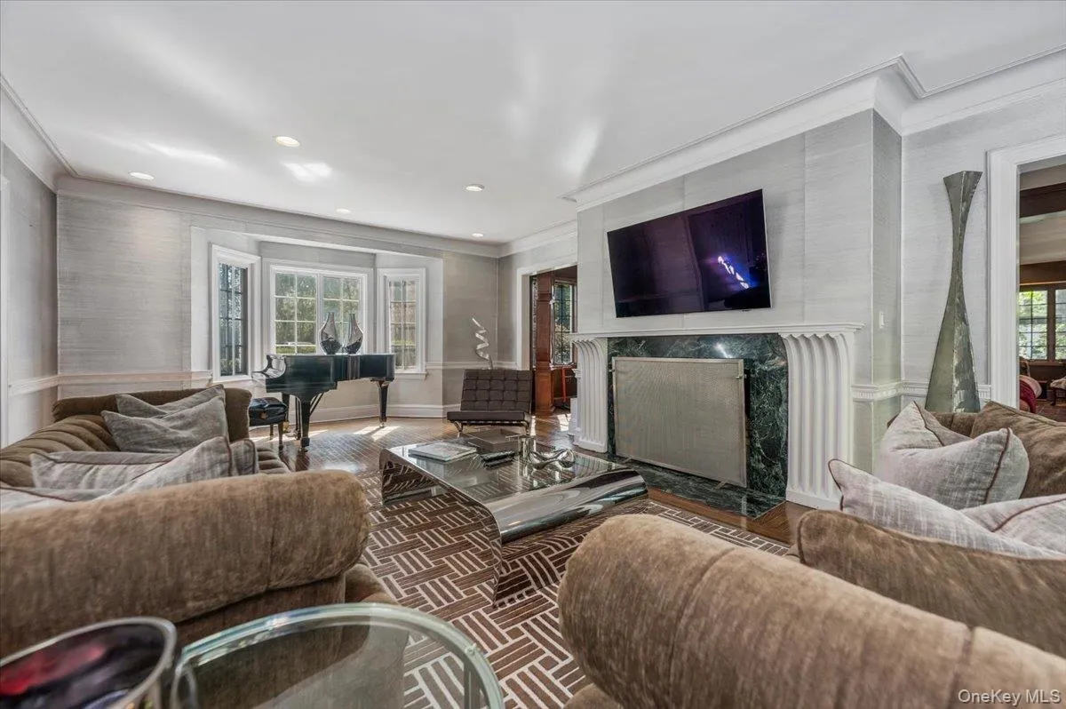 126 Station Road, North Hempstead, NY, 5 Bedrooms Bedrooms, 11 Rooms Rooms,4 BathroomsBathrooms,Residential,For Rent,Station,0,996679 126 Station Road, North Hempstead, NY, 5 Bedrooms Bedrooms, 11 Rooms Rooms,4 BathroomsBathrooms,Residential,For Rent,Station,0,996679