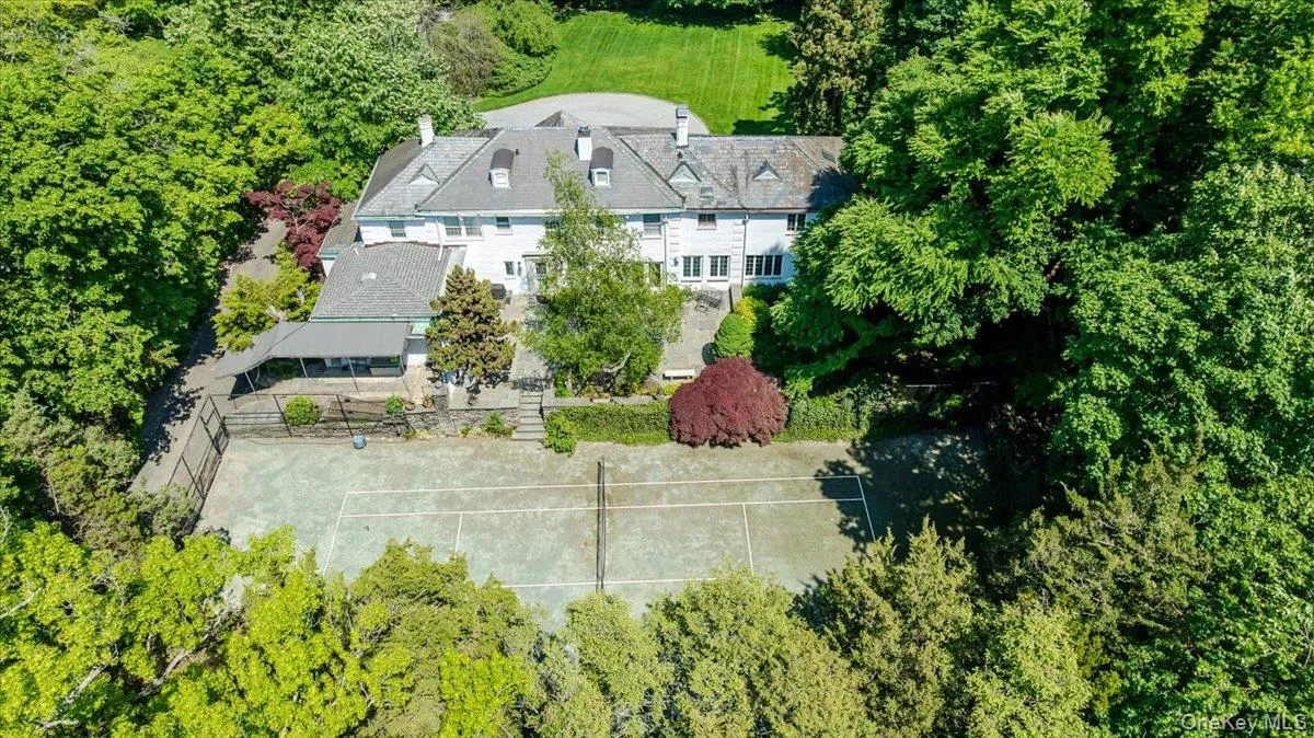 126 Station Road, North Hempstead, NY, 5 Bedrooms Bedrooms, 11 Rooms Rooms,4 BathroomsBathrooms,Residential,For Rent,Station,0,996679 126 Station Road, North Hempstead, NY, 5 Bedrooms Bedrooms, 11 Rooms Rooms,4 BathroomsBathrooms,Residential,For Rent,Station,0,996679