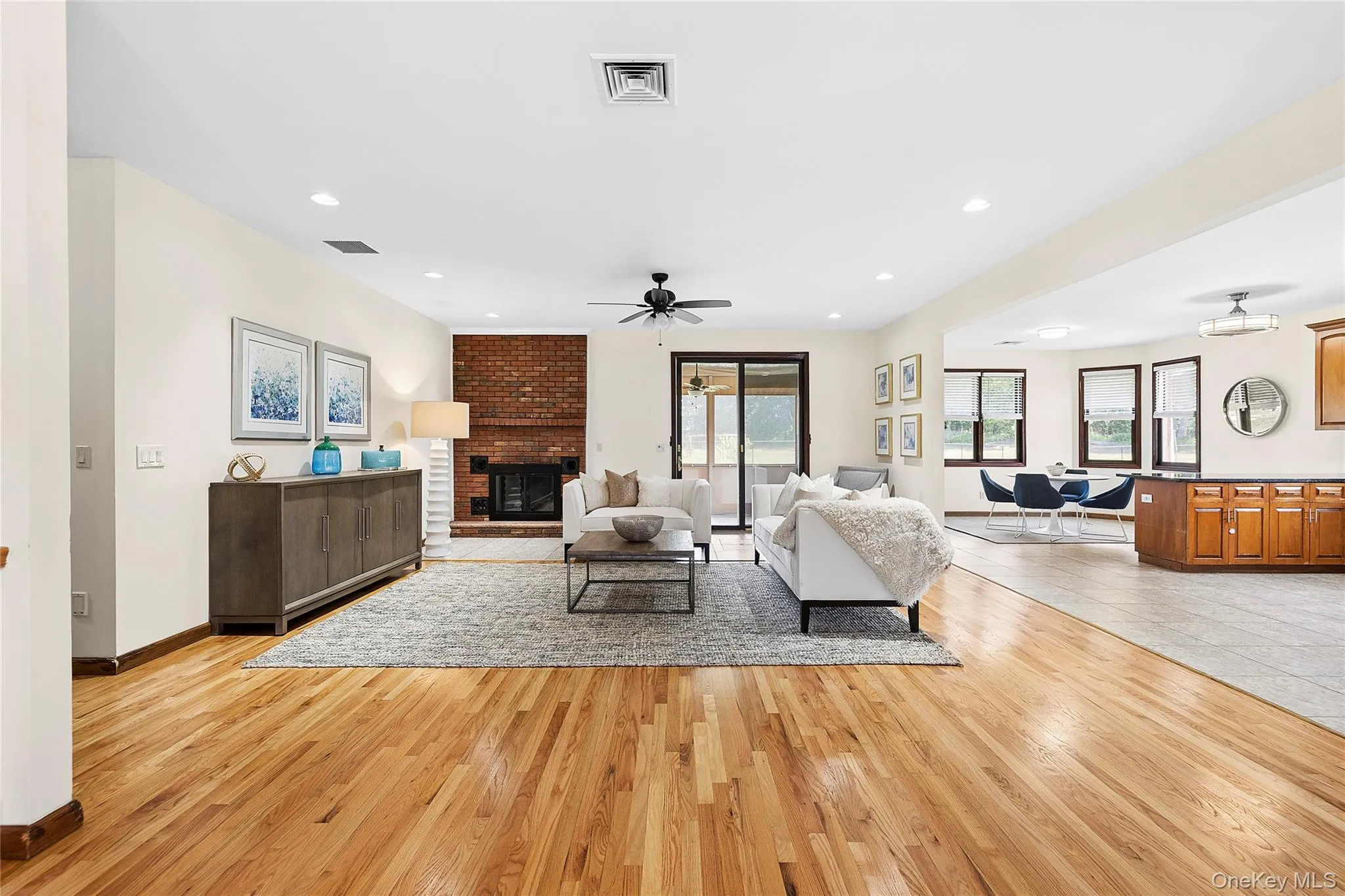 Entrance to an open living room/kitchen/breakfast table. Entrance to an open living room/kitchen/breakfast table.