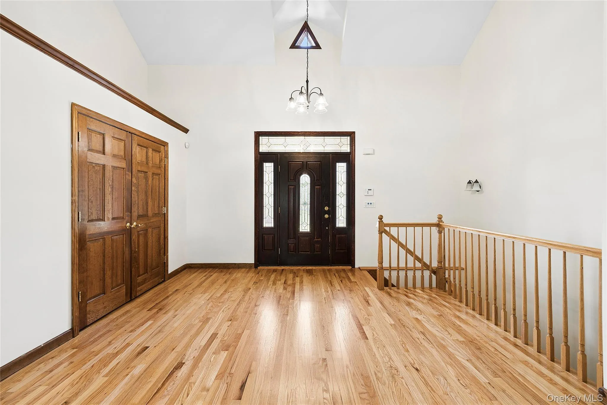 Entrance with stairs to basement Entrance with stairs to basement