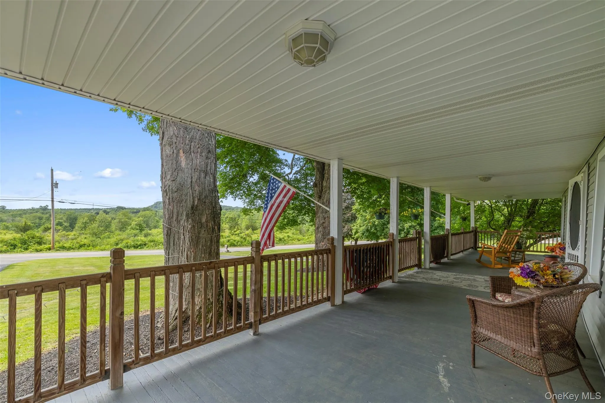 Covered porch with a lawn Covered porch with a lawn