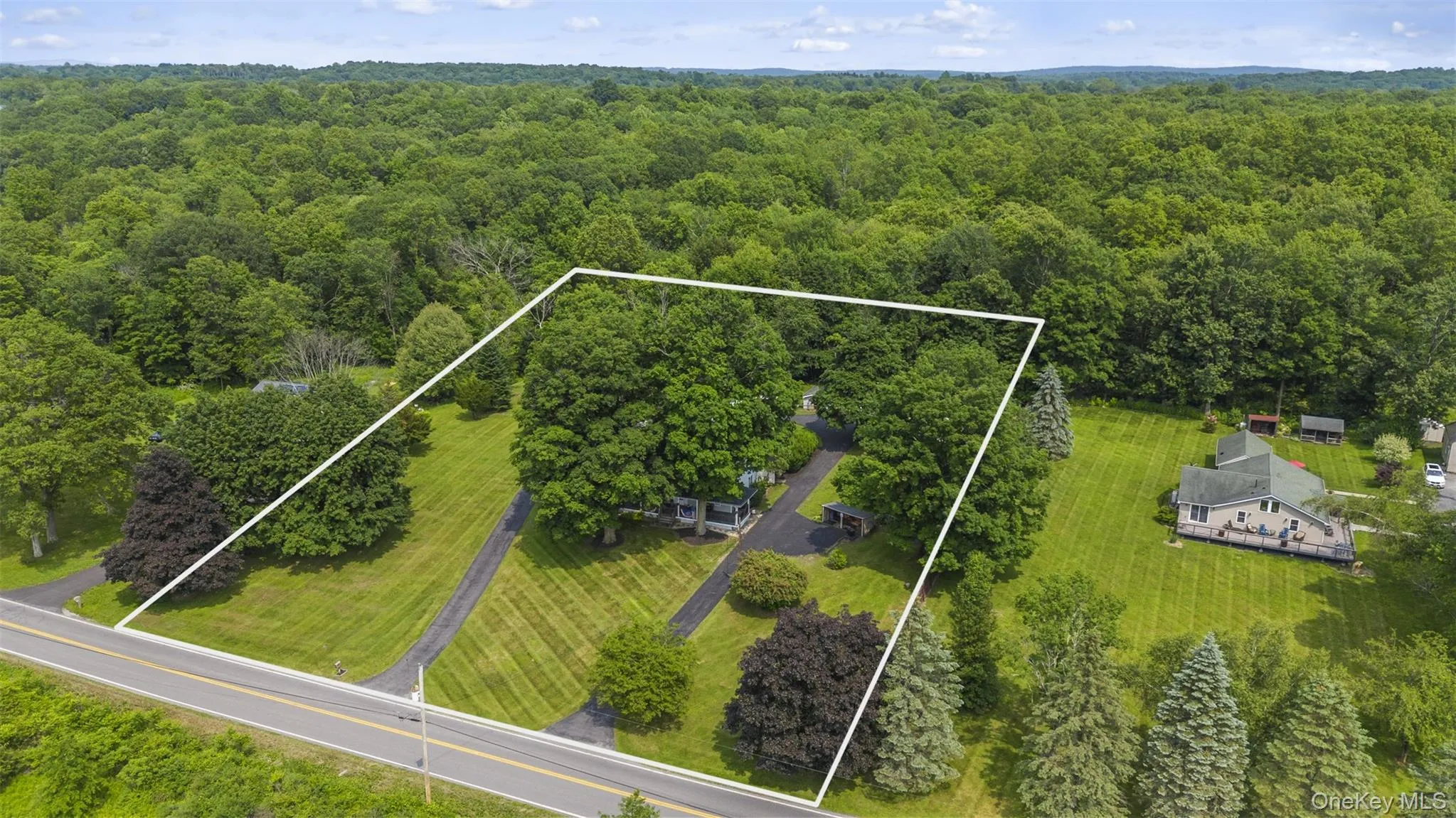 U-shaped blacktop driveway! Property lines are approximate. U-shaped blacktop driveway! Property lines are approximate.