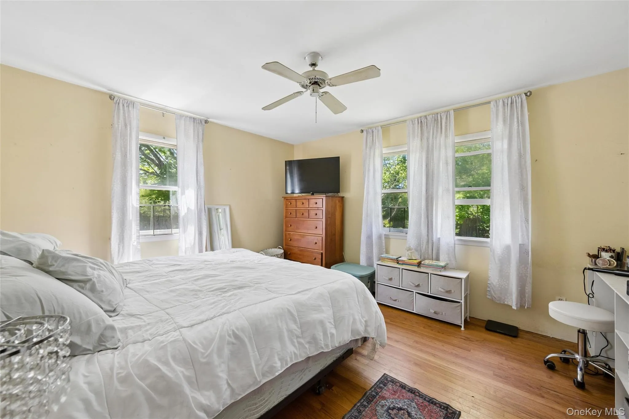 11 Columbia Street, Southampton, NY, 4 Bedrooms Bedrooms, 10 Rooms Rooms,2 BathroomsBathrooms,Residential,For Rent,Columbia,0,996711 11 Columbia Street, Southampton, NY, 4 Bedrooms Bedrooms, 10 Rooms Rooms,2 BathroomsBathrooms,Residential,For Rent,Columbia,0,996711