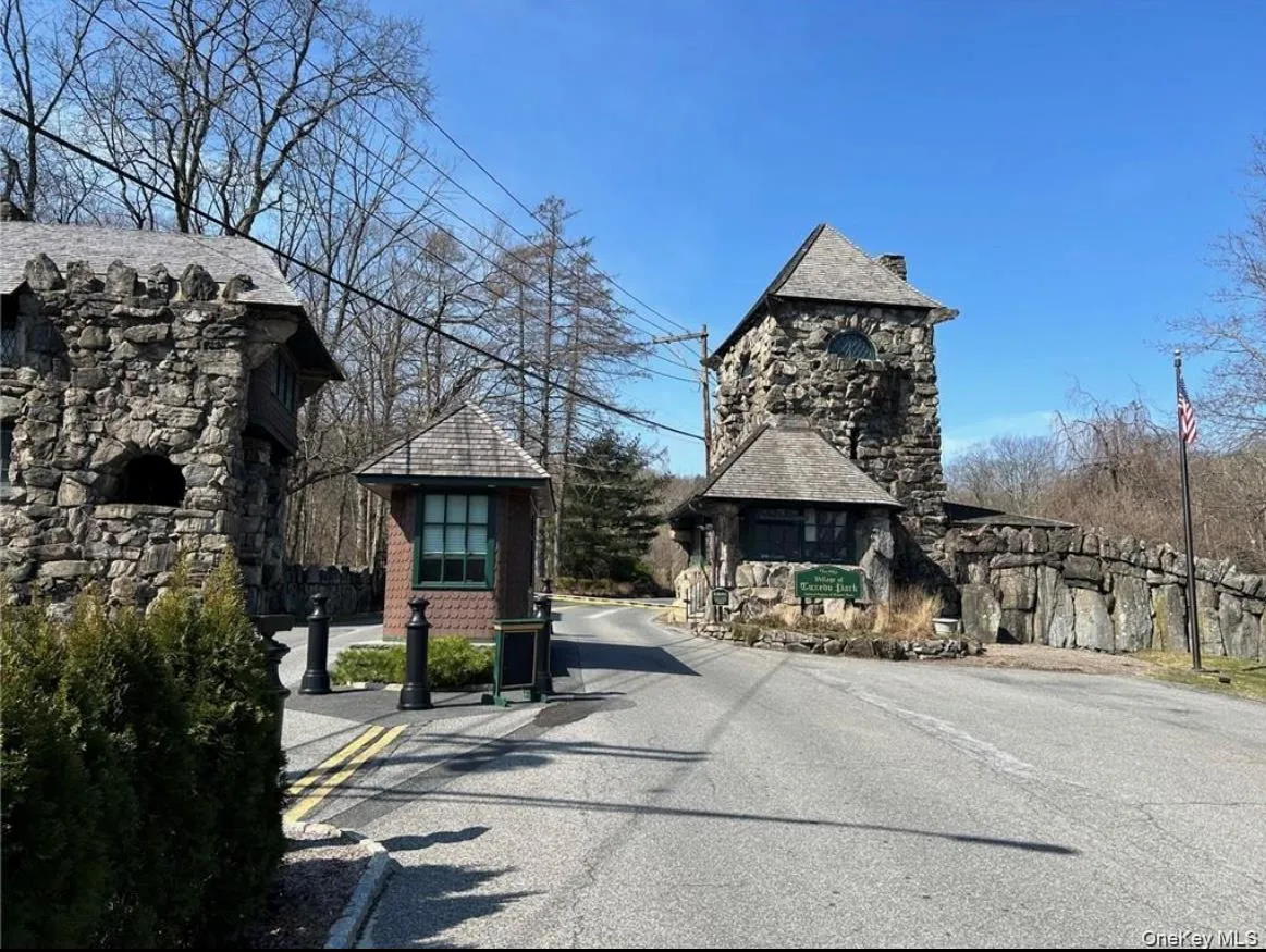 Tuxedo Park Secure Entrance Gate Tuxedo Park Secure Entrance Gate