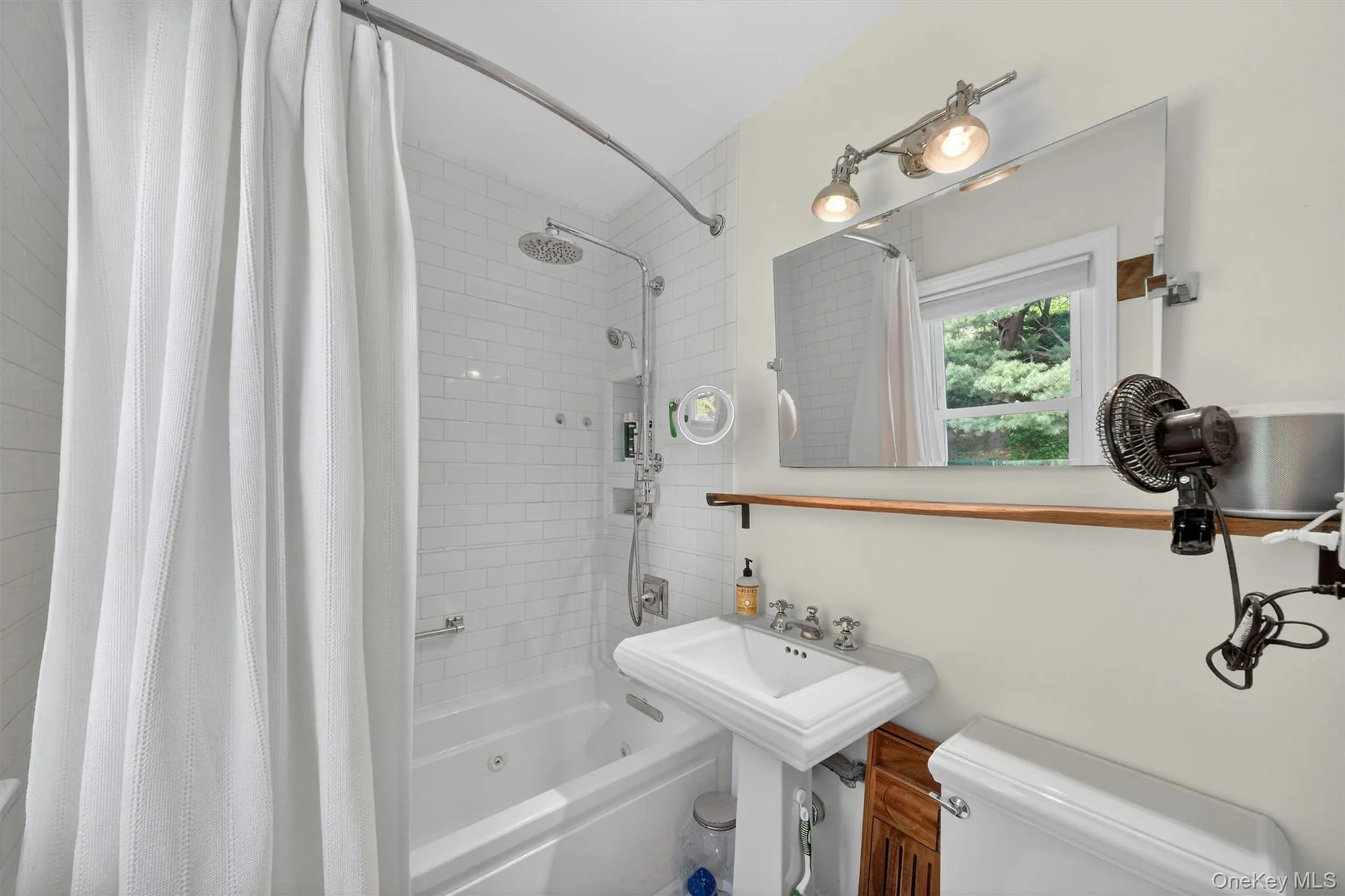 2nd floor bath with Barn door 2nd floor bath with Barn door