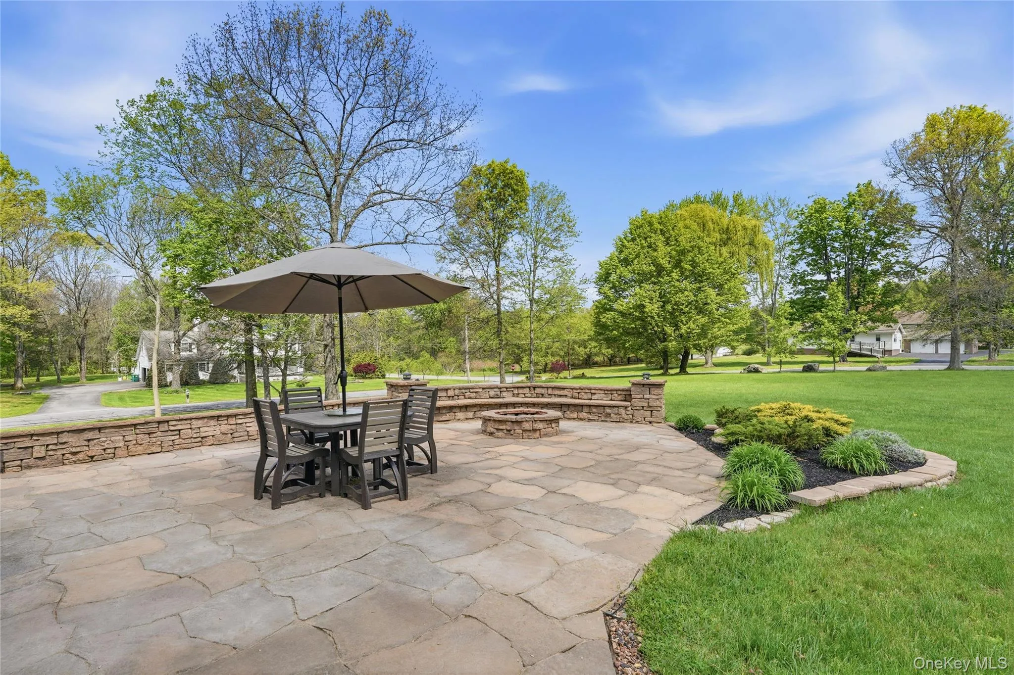Enjoy dinner and entertaining in the backyard Enjoy dinner and entertaining in the backyard