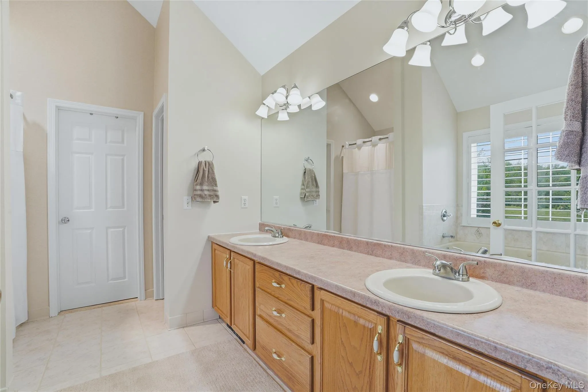 Dual vanity Dual vanity