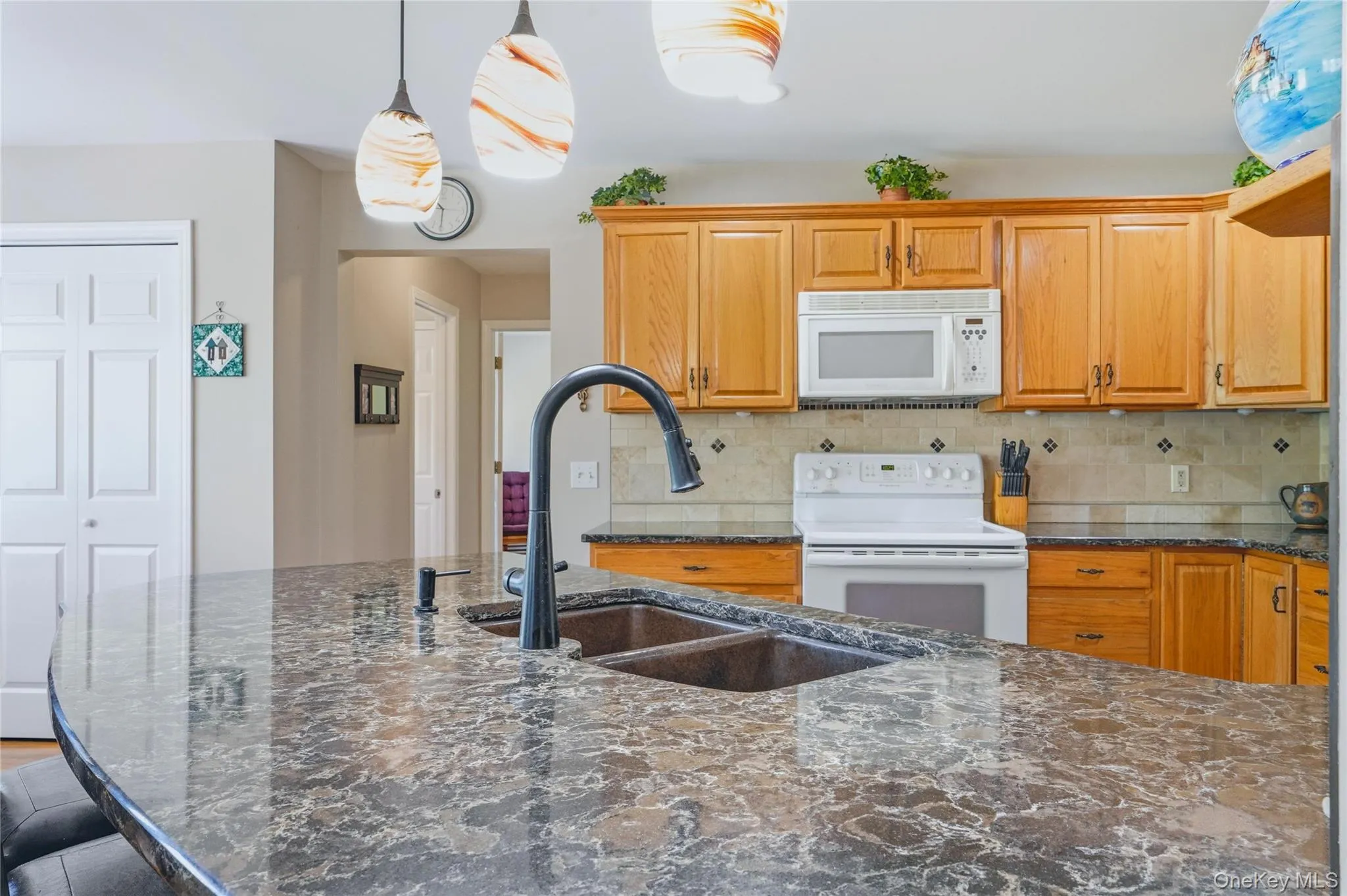 Gorgeous Quartz countertops Gorgeous Quartz countertops