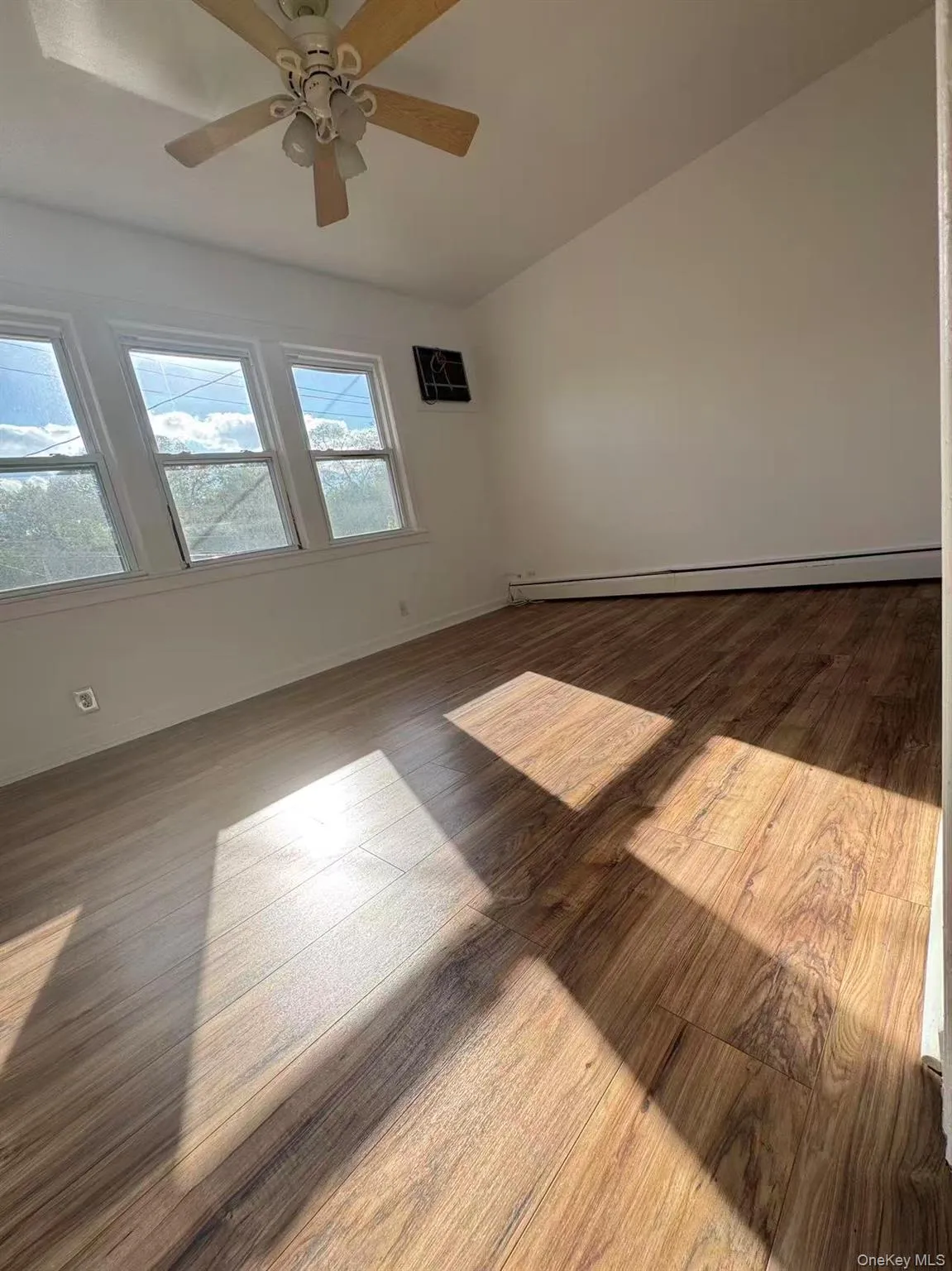4245 247th Street, New York, NY, 3 Bedrooms Bedrooms, 7 Rooms Rooms,1 BathroomBathrooms,Residential Lease,For Rent,247th,0,996760 4245 247th Street, New York, NY, 3 Bedrooms Bedrooms, 7 Rooms Rooms,1 BathroomBathrooms,Residential Lease,For Rent,247th,0,996760
