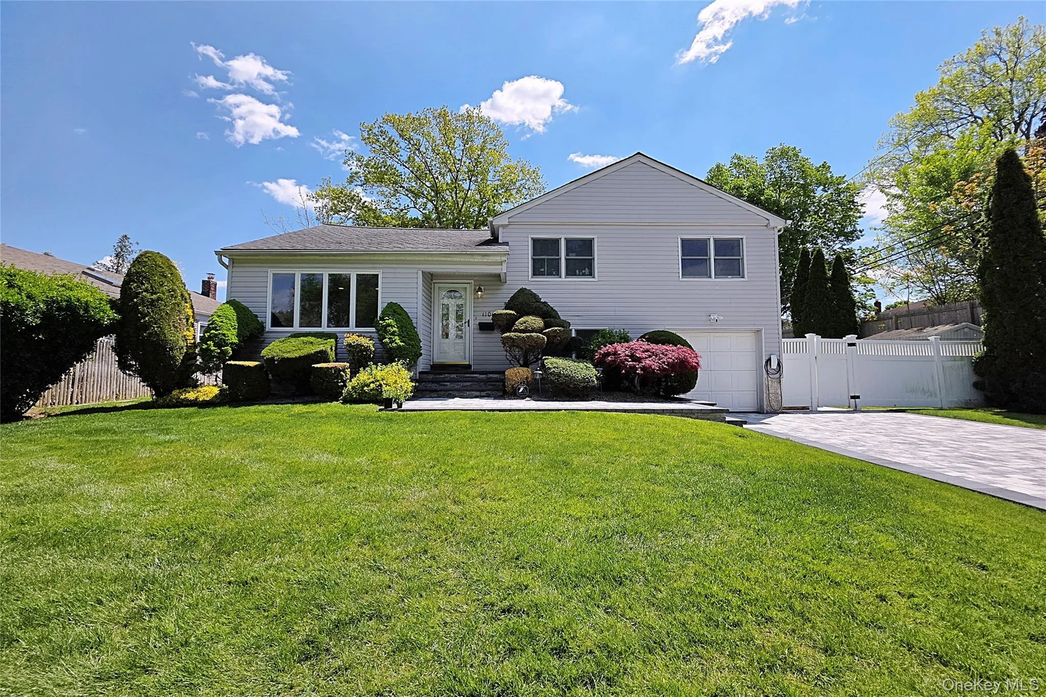 110 Briarwood Lane, Oyster Bay, NY, 3 Bedrooms Bedrooms, 9 Rooms Rooms,2 BathroomsBathrooms,Residential Lease,For Rent,Briarwood,0,996764 110 Briarwood Lane, Oyster Bay, NY, 3 Bedrooms Bedrooms, 9 Rooms Rooms,2 BathroomsBathrooms,Residential Lease,For Rent,Briarwood,0,996764