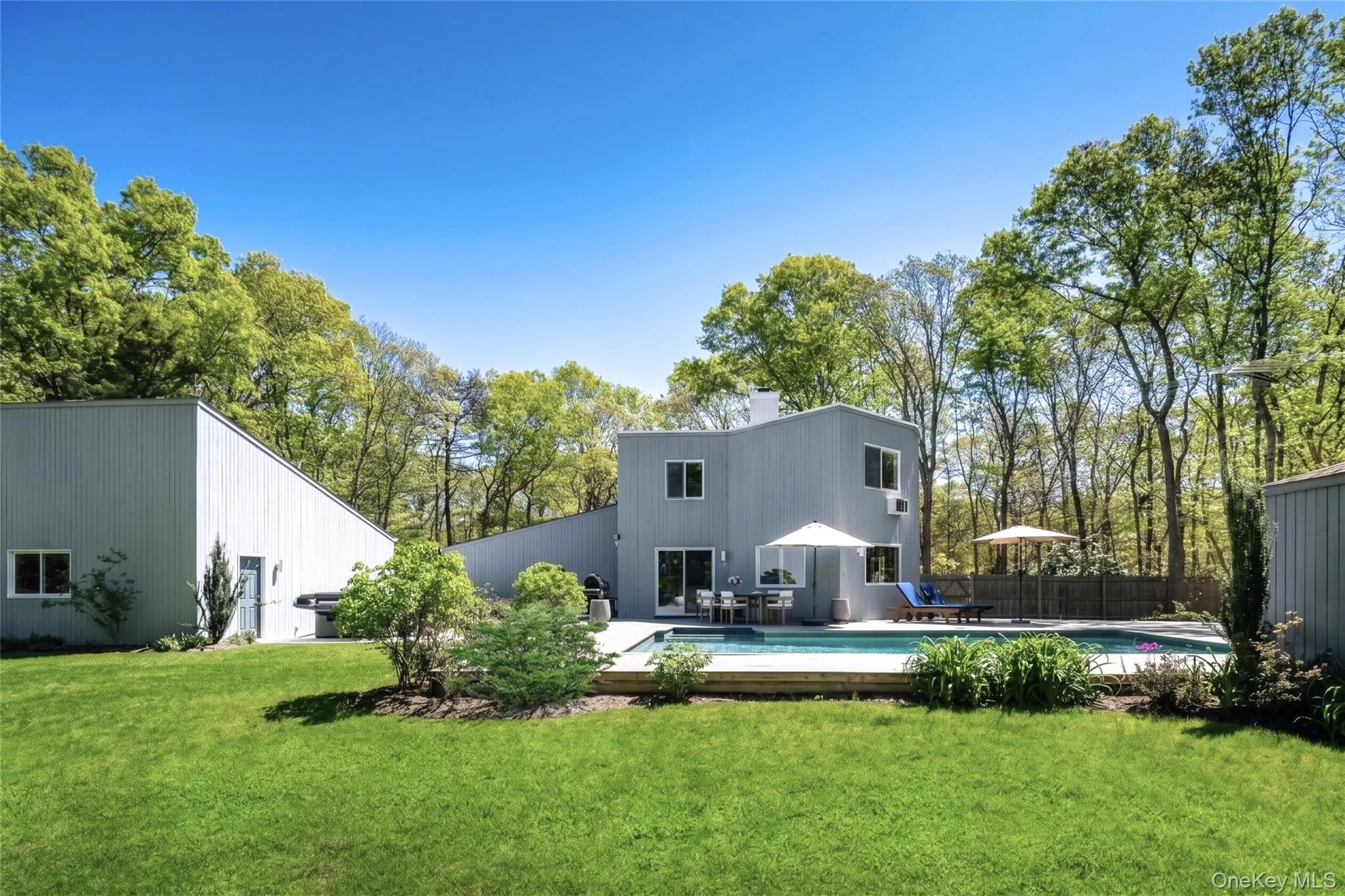 11 N Quarter Road, Southampton, New York 11977