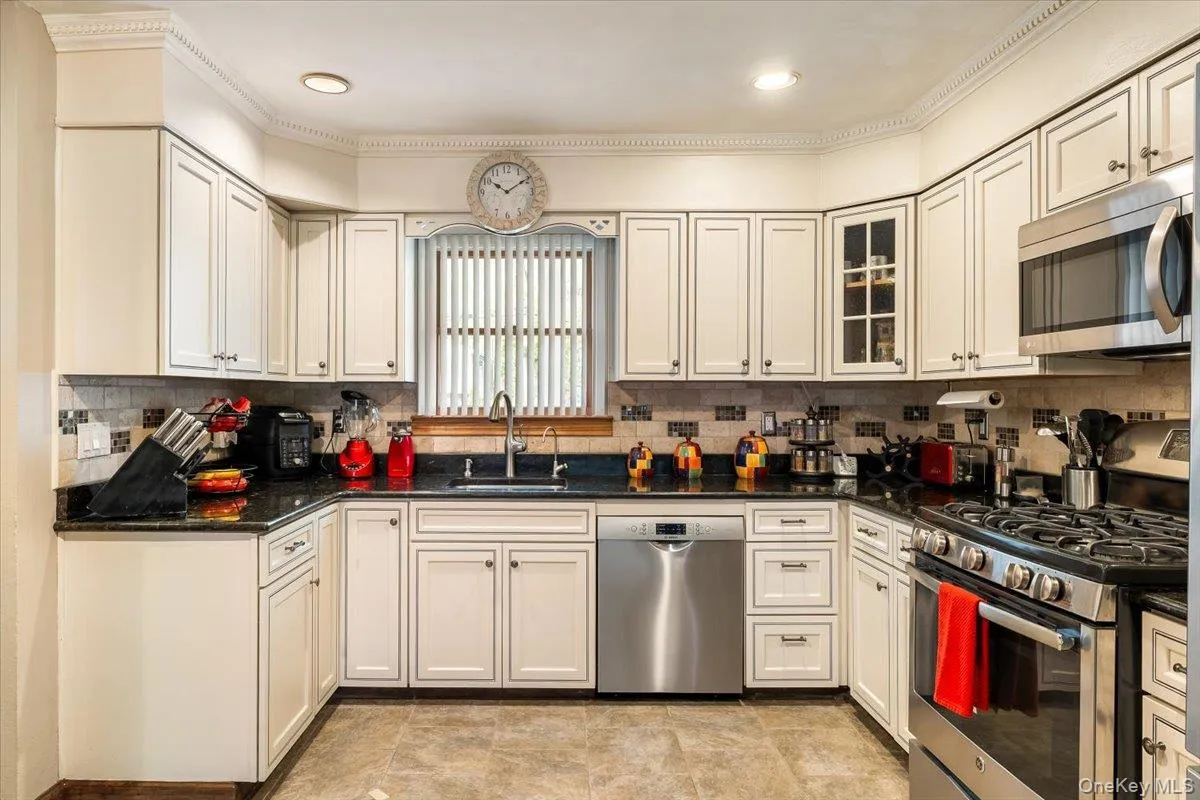 432 Puritan Drive, Brookhaven, NY, 4 Bedrooms Bedrooms, 10 Rooms Rooms,4 BathroomsBathrooms,Residential,For Rent,Puritan,0,996781 432 Puritan Drive, Brookhaven, NY, 4 Bedrooms Bedrooms, 10 Rooms Rooms,4 BathroomsBathrooms,Residential,For Rent,Puritan,0,996781