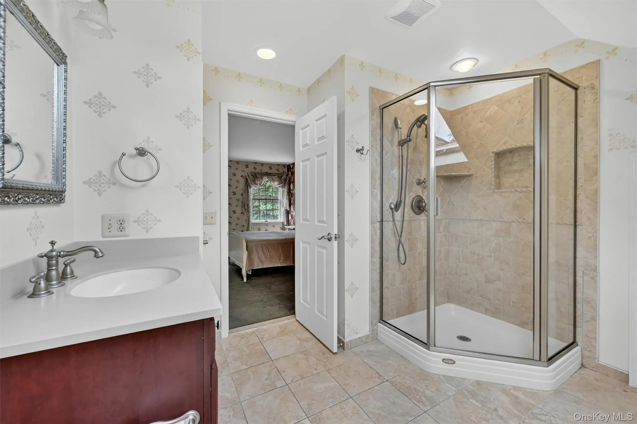 Junior suite bath Junior suite bath