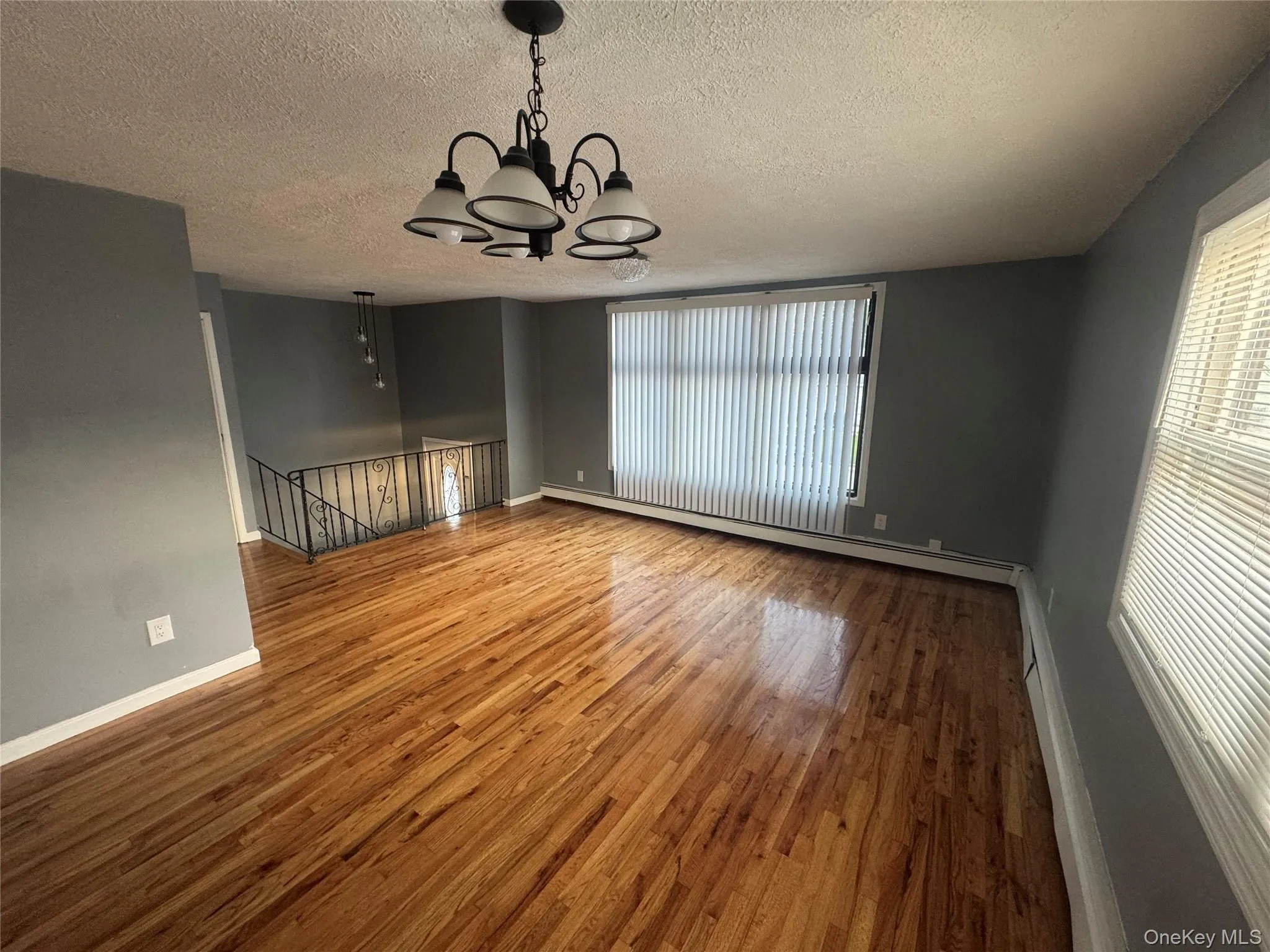 1005 Broadway, Hempstead, NY, 3 Bedrooms Bedrooms, 5 Rooms Rooms,1 BathroomBathrooms,Residential Lease,For Rent,Broadway,0,996801 1005 Broadway, Hempstead, NY, 3 Bedrooms Bedrooms, 5 Rooms Rooms,1 BathroomBathrooms,Residential Lease,For Rent,Broadway,0,996801