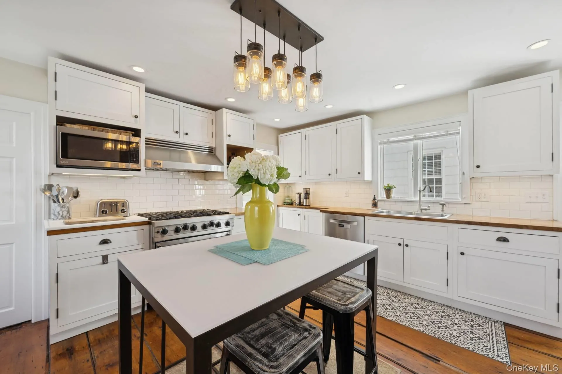189 Main Street, Southampton, NY, 6 Bedrooms Bedrooms, 9 Rooms Rooms,3 BathroomsBathrooms,Residential Lease,For Rent,Main,0,996807 189 Main Street, Southampton, NY, 6 Bedrooms Bedrooms, 9 Rooms Rooms,3 BathroomsBathrooms,Residential Lease,For Rent,Main,0,996807