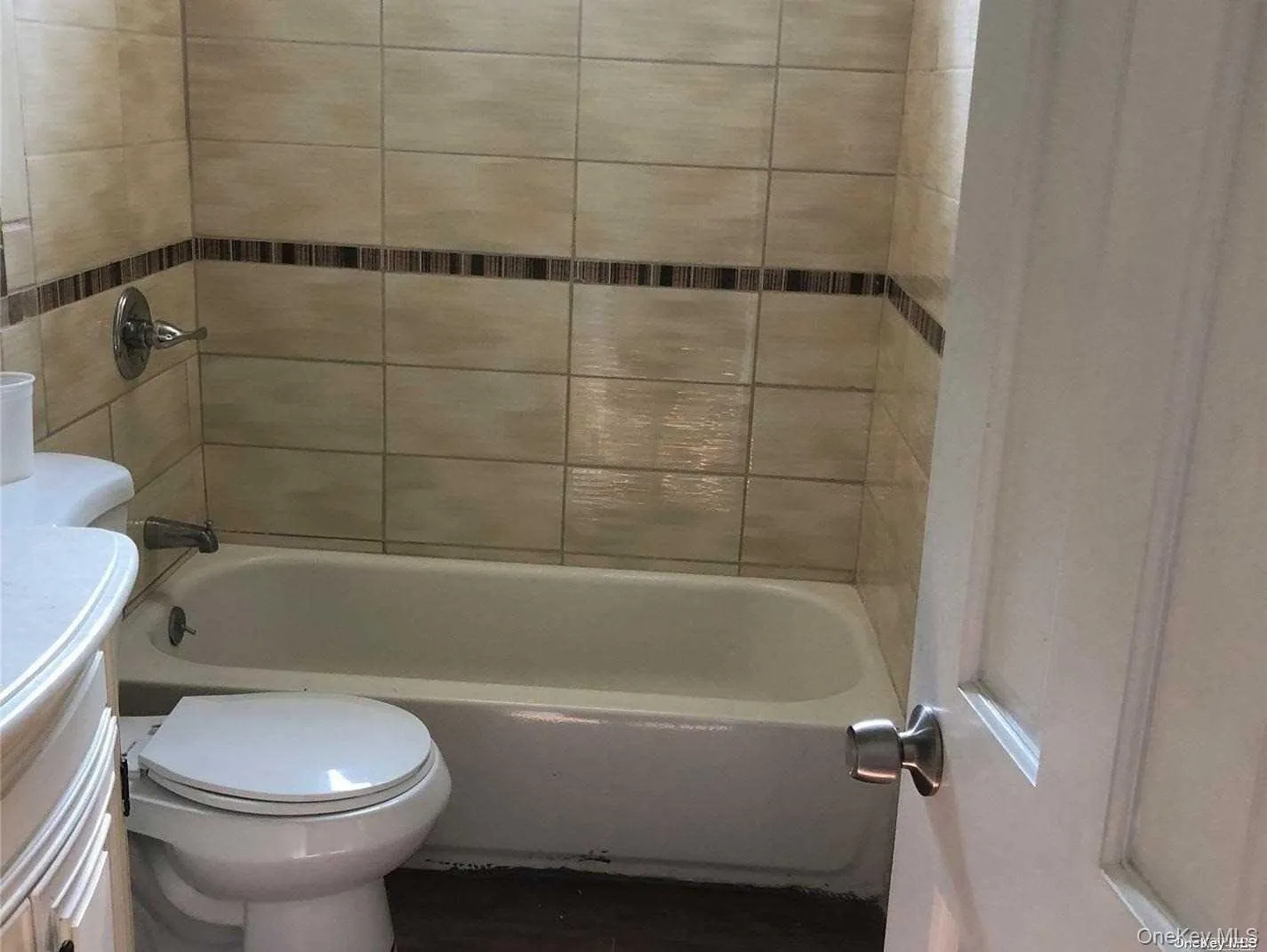 422 Chester Street, Long Beach, NY, 2 Bedrooms Bedrooms, 5 Rooms Rooms,1 BathroomBathrooms,Residential Lease,For Rent,Chester,0,996809 422 Chester Street, Long Beach, NY, 2 Bedrooms Bedrooms, 5 Rooms Rooms,1 BathroomBathrooms,Residential Lease,For Rent,Chester,0,996809