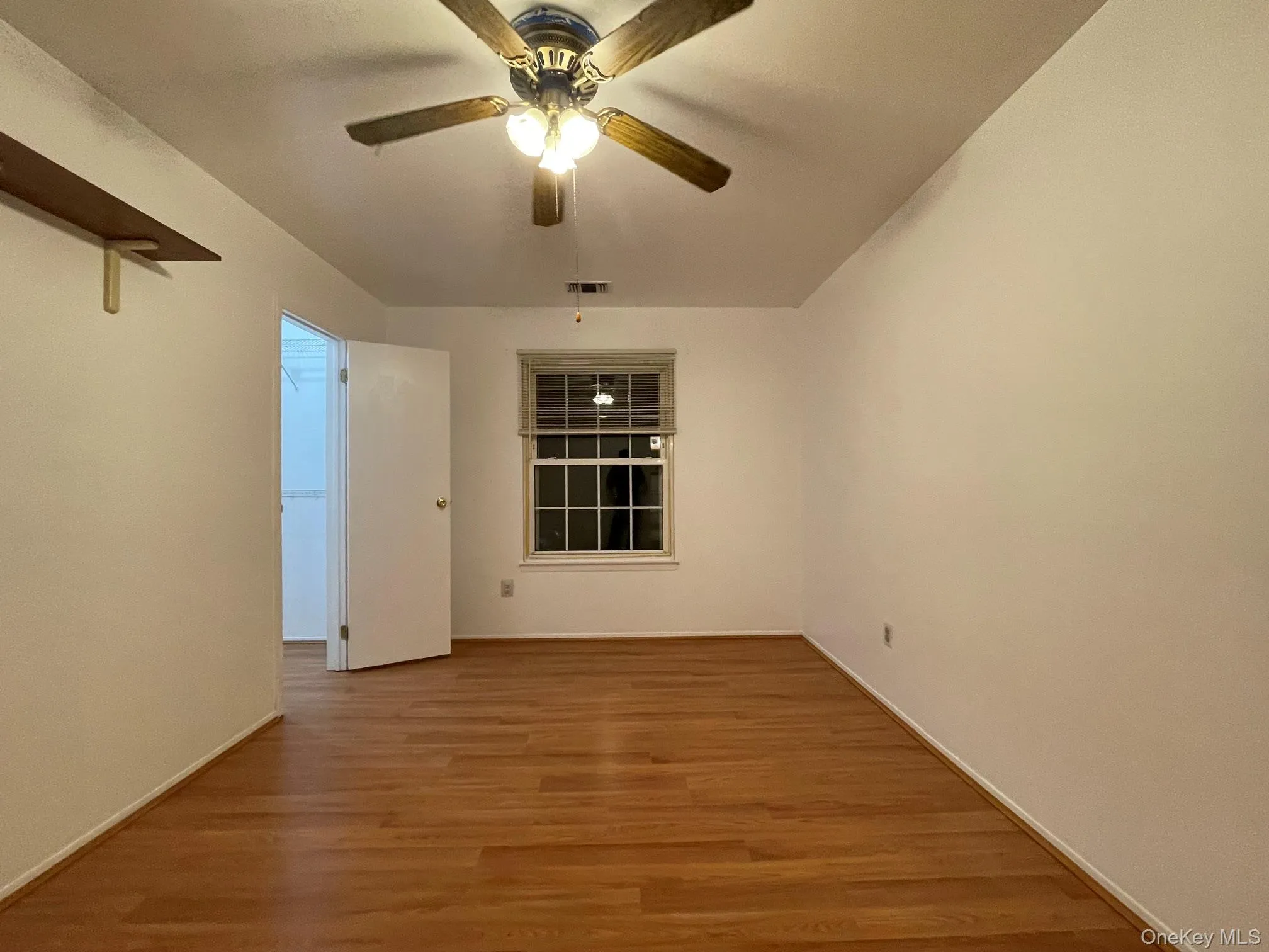 9 Fairview Circle, Riverhead, NY, 2 Bedrooms Bedrooms, 6 Rooms Rooms,1 BathroomBathrooms,Residential Lease,For Rent,Fairview,0,996812 9 Fairview Circle, Riverhead, NY, 2 Bedrooms Bedrooms, 6 Rooms Rooms,1 BathroomBathrooms,Residential Lease,For Rent,Fairview,0,996812