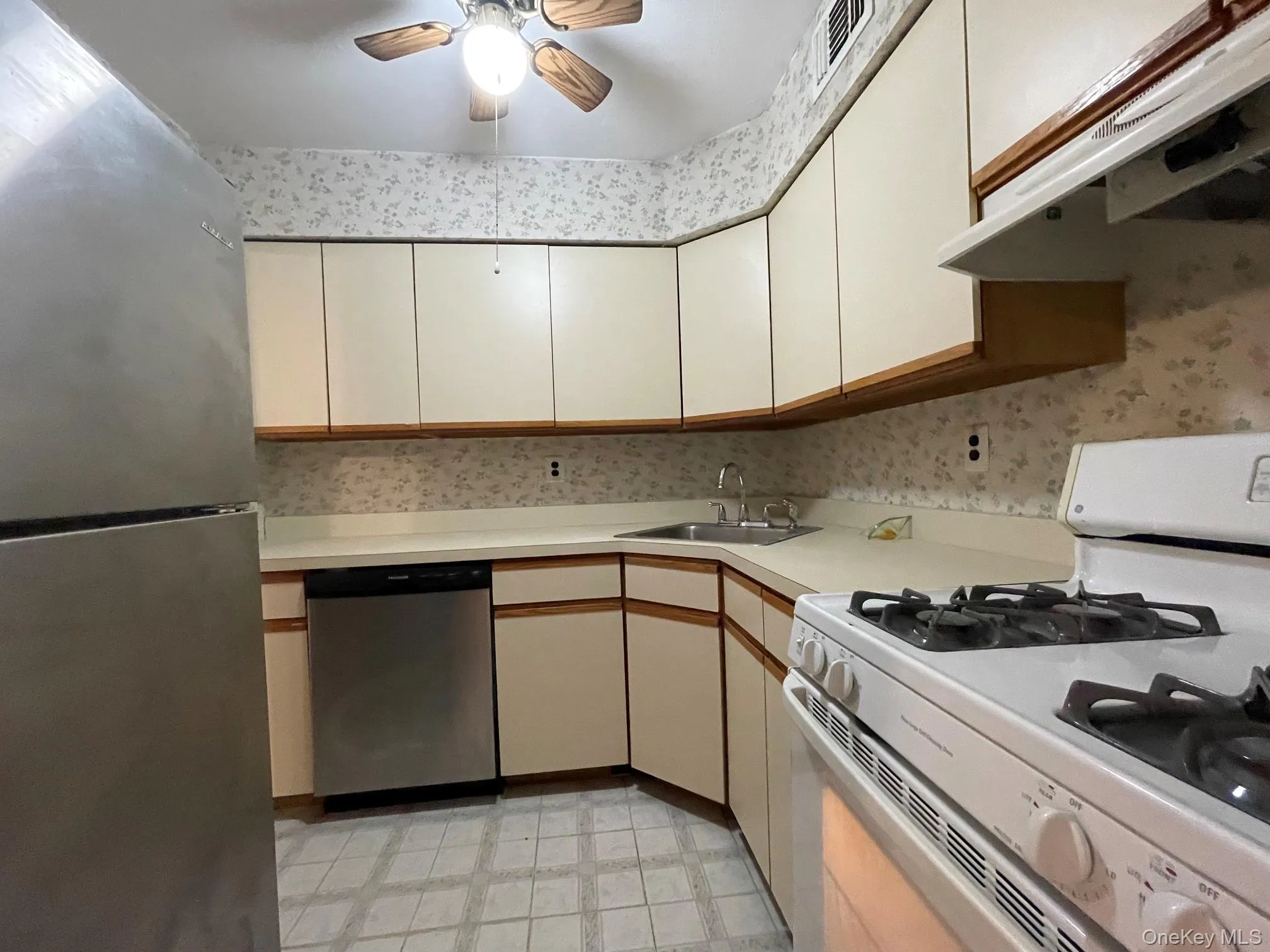 9 Fairview Circle, Riverhead, NY, 2 Bedrooms Bedrooms, 6 Rooms Rooms,1 BathroomBathrooms,Residential Lease,For Rent,Fairview,0,996812 9 Fairview Circle, Riverhead, NY, 2 Bedrooms Bedrooms, 6 Rooms Rooms,1 BathroomBathrooms,Residential Lease,For Rent,Fairview,0,996812
