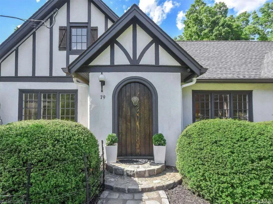 79 Reid Avenue, North Hempstead, NY, 5 Bedrooms Bedrooms, 10 Rooms Rooms,3 BathroomsBathrooms,Residential Lease,For Rent,Reid,0,996817 79 Reid Avenue, North Hempstead, NY, 5 Bedrooms Bedrooms, 10 Rooms Rooms,3 BathroomsBathrooms,Residential Lease,For Rent,Reid,0,996817