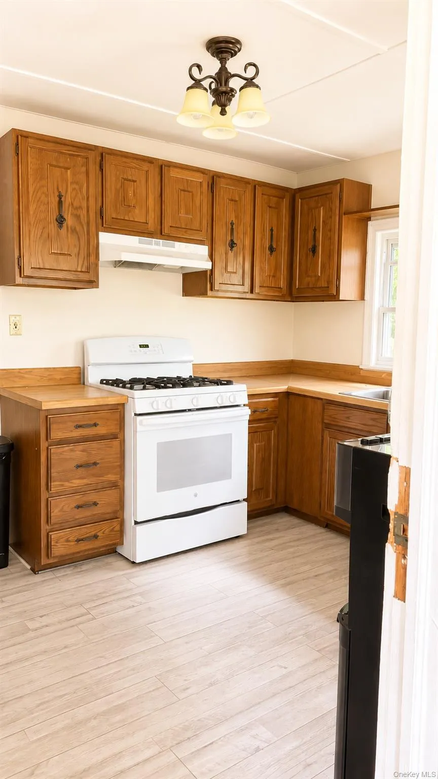 36 Claremont Trail, Monroe, NY, 2 Bedrooms Bedrooms, 5 Rooms Rooms,1 BathroomBathrooms,Residential Sale,For Rent,Claremont,0,996822 36 Claremont Trail, Monroe, NY, 2 Bedrooms Bedrooms, 5 Rooms Rooms,1 BathroomBathrooms,Residential Sale,For Rent,Claremont,0,996822