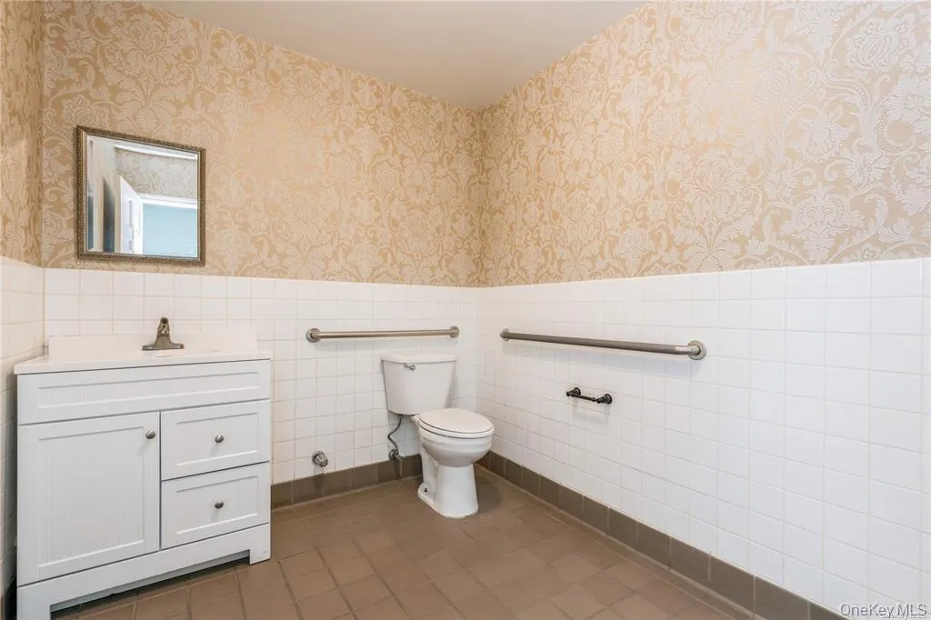 240 Glen Head Road, Oyster Bay, NY, ,Commercial Lease,For Rent,Glen Head,0,996833 240 Glen Head Road, Oyster Bay, NY, ,Commercial Lease,For Rent,Glen Head,0,996833