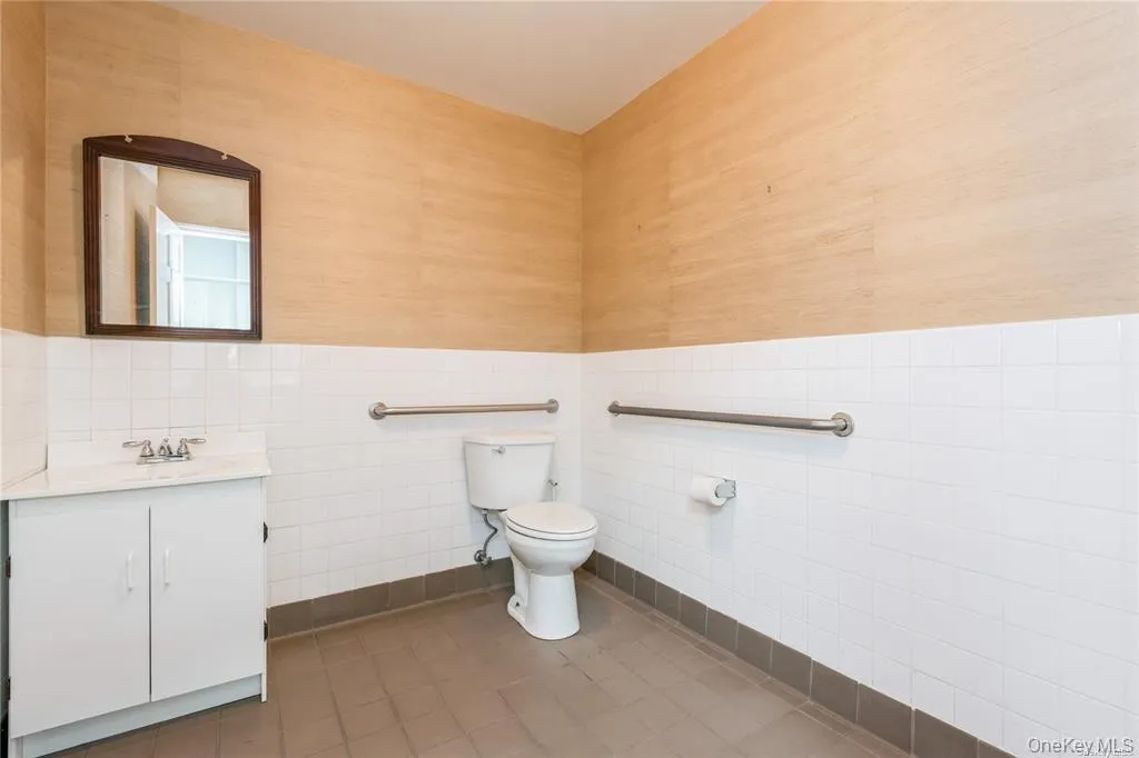 240 Glen Head Road, Oyster Bay, NY, ,Commercial Lease,For Rent,Glen Head,0,996833 240 Glen Head Road, Oyster Bay, NY, ,Commercial Lease,For Rent,Glen Head,0,996833