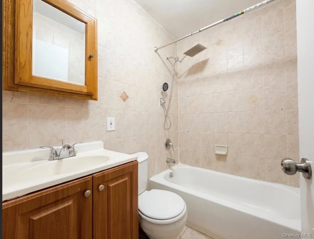 1189 Grant Avenue, New York, NY, 3 Bedrooms Bedrooms, 6 Rooms Rooms,2 BathroomsBathrooms,Residential Lease,For Rent,Grant,0,996889 1189 Grant Avenue, New York, NY, 3 Bedrooms Bedrooms, 6 Rooms Rooms,2 BathroomsBathrooms,Residential Lease,For Rent,Grant,0,996889