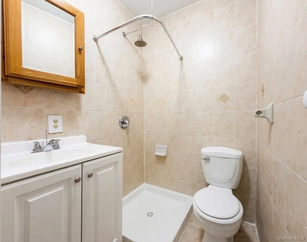 1189 Grant Avenue, New York, NY, 3 Bedrooms Bedrooms, 6 Rooms Rooms,2 BathroomsBathrooms,Residential Lease,For Rent,Grant,0,996889 1189 Grant Avenue, New York, NY, 3 Bedrooms Bedrooms, 6 Rooms Rooms,2 BathroomsBathrooms,Residential Lease,For Rent,Grant,0,996889