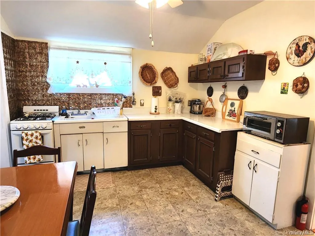 74 Thompson Place, Bethel, NY, 2 Bedrooms Bedrooms, 5 Rooms Rooms,1 BathroomBathrooms,Residential Sale,For Rent,Thompson,0,996891 74 Thompson Place, Bethel, NY, 2 Bedrooms Bedrooms, 5 Rooms Rooms,1 BathroomBathrooms,Residential Sale,For Rent,Thompson,0,996891
