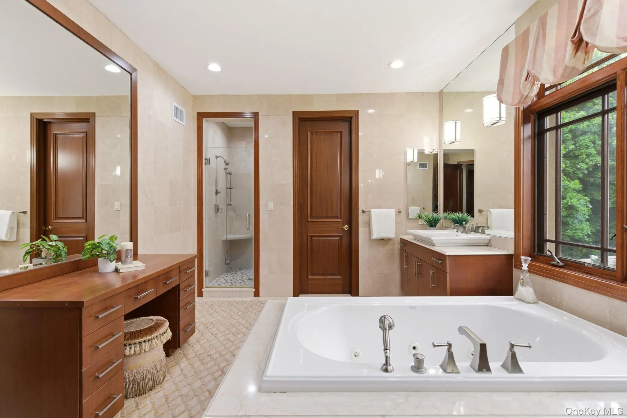 3 Olde Hamlet Drive, Oyster Bay, NY, 5 Bedrooms Bedrooms, 13 Rooms Rooms,6 BathroomsBathrooms,Residential,For Rent,Olde Hamlet,0,996951 3 Olde Hamlet Drive, Oyster Bay, NY, 5 Bedrooms Bedrooms, 13 Rooms Rooms,6 BathroomsBathrooms,Residential,For Rent,Olde Hamlet,0,996951