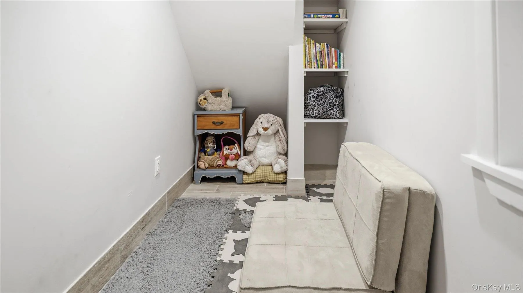 20 Stuart Court, Southampton, NY, 5 Bedrooms Bedrooms, 10 Rooms Rooms,3 BathroomsBathrooms,Residential Lease,For Rent,Stuart,0,996975 20 Stuart Court, Southampton, NY, 5 Bedrooms Bedrooms, 10 Rooms Rooms,3 BathroomsBathrooms,Residential Lease,For Rent,Stuart,0,996975