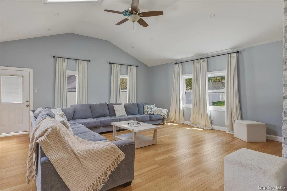 1189 Terry Road, Islip, NY, 4 Bedrooms Bedrooms, 8 Rooms Rooms,3 BathroomsBathrooms,Residential,For Rent,Terry,0,996997 1189 Terry Road, Islip, NY, 4 Bedrooms Bedrooms, 8 Rooms Rooms,3 BathroomsBathrooms,Residential,For Rent,Terry,0,996997