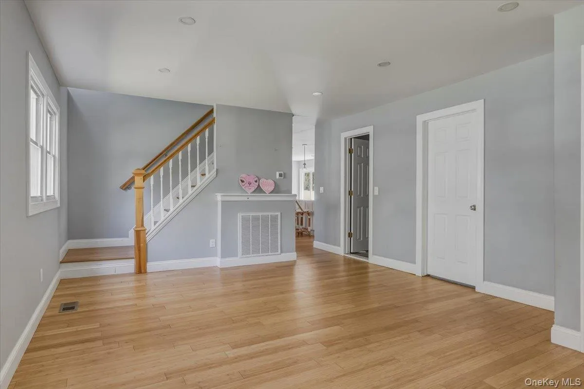 1189 Terry Road, Islip, NY, 4 Bedrooms Bedrooms, 8 Rooms Rooms,3 BathroomsBathrooms,Residential,For Rent,Terry,0,996997 1189 Terry Road, Islip, NY, 4 Bedrooms Bedrooms, 8 Rooms Rooms,3 BathroomsBathrooms,Residential,For Rent,Terry,0,996997
