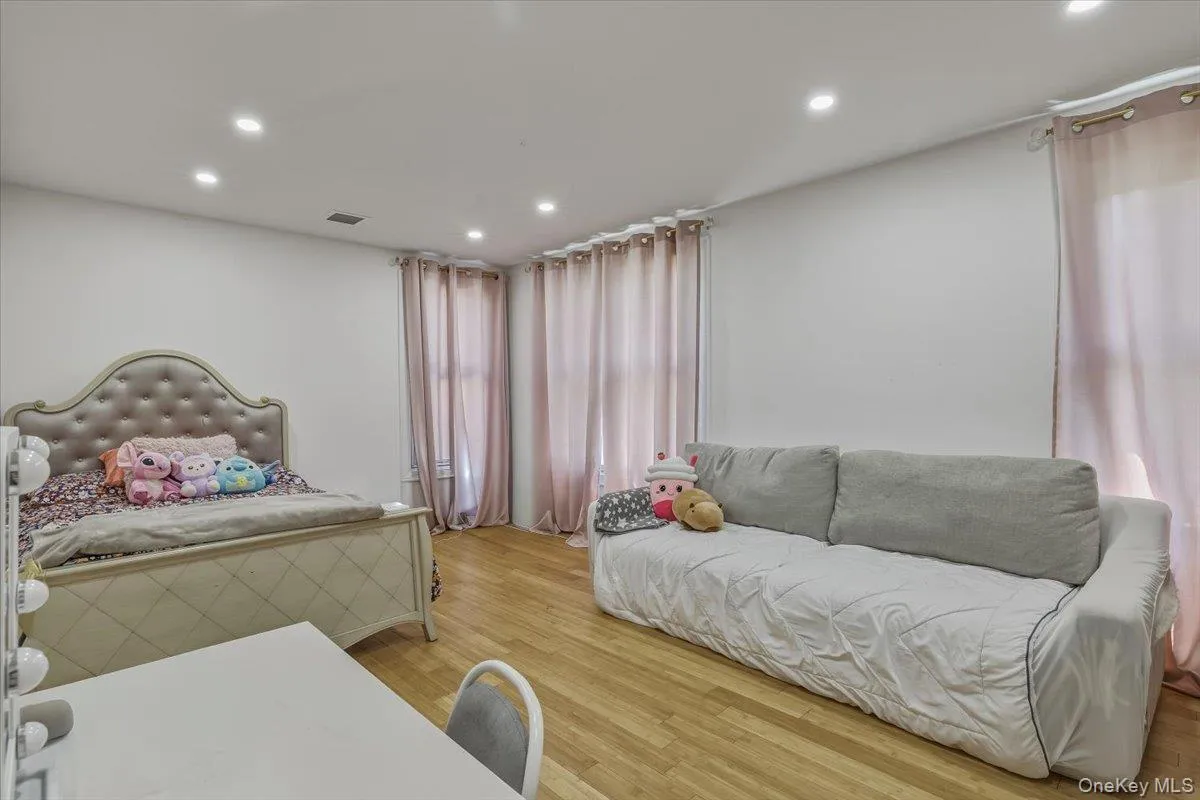 1189 Terry Road, Islip, NY, 4 Bedrooms Bedrooms, 8 Rooms Rooms,3 BathroomsBathrooms,Residential,For Rent,Terry,0,996997 1189 Terry Road, Islip, NY, 4 Bedrooms Bedrooms, 8 Rooms Rooms,3 BathroomsBathrooms,Residential,For Rent,Terry,0,996997