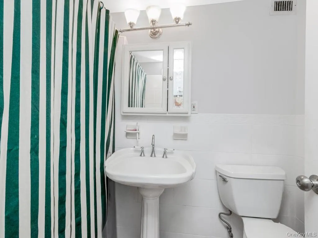 2 Fordham Hill Oval, New York, NY, 2 Bedrooms Bedrooms, 5 Rooms Rooms,1 BathroomBathrooms,Residential,For Rent,Fordham Hill,0,KEY996999 2 Fordham Hill Oval, New York, NY, 2 Bedrooms Bedrooms, 5 Rooms Rooms,1 BathroomBathrooms,Residential,For Rent,Fordham Hill,0,KEY996999