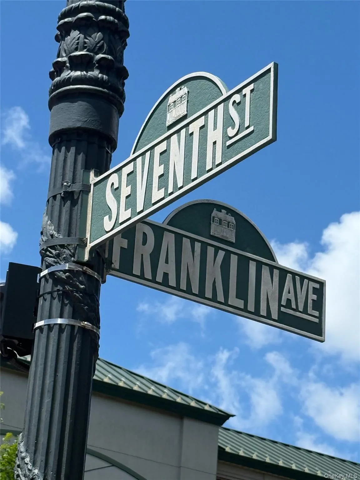 Corner of Seventh ans Franklin on Seventh Corner of Seventh ans Franklin on Seventh