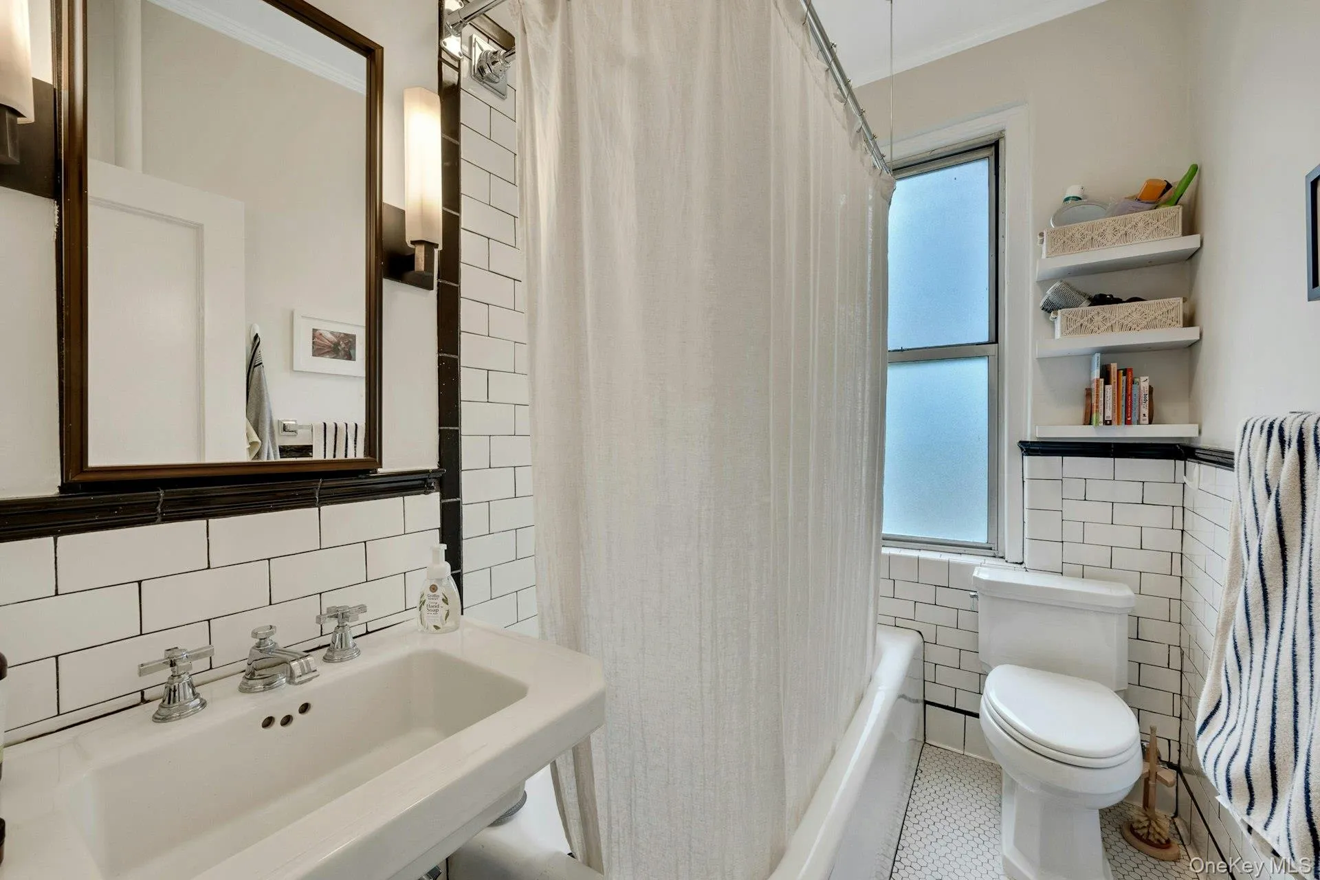 Nicely refreshed bathroom with subway tile. Nicely refreshed bathroom with subway tile.