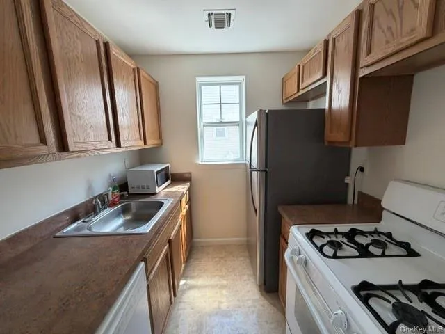 6611 Seaspray Avenue, New York, NY, 1 Bedroom Bedrooms, 4 Rooms Rooms,1 BathroomBathrooms,Residential Lease,For Rent,Seaspray,0,997051 6611 Seaspray Avenue, New York, NY, 1 Bedroom Bedrooms, 4 Rooms Rooms,1 BathroomBathrooms,Residential Lease,For Rent,Seaspray,0,997051