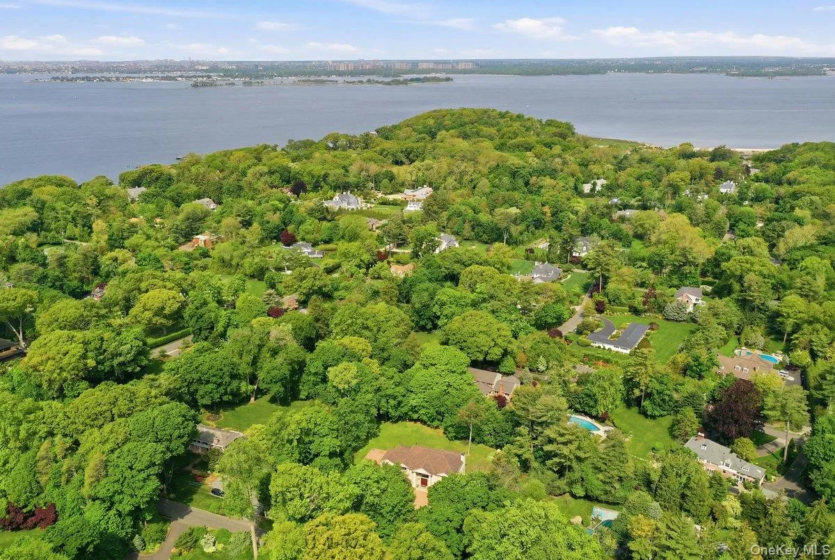 31 Cornwall Lane, North Hempstead, NY, 6 Bedrooms Bedrooms, 10 Rooms Rooms,4 BathroomsBathrooms,Residential Lease,For Rent,Cornwall,0,997062 31 Cornwall Lane, North Hempstead, NY, 6 Bedrooms Bedrooms, 10 Rooms Rooms,4 BathroomsBathrooms,Residential Lease,For Rent,Cornwall,0,997062