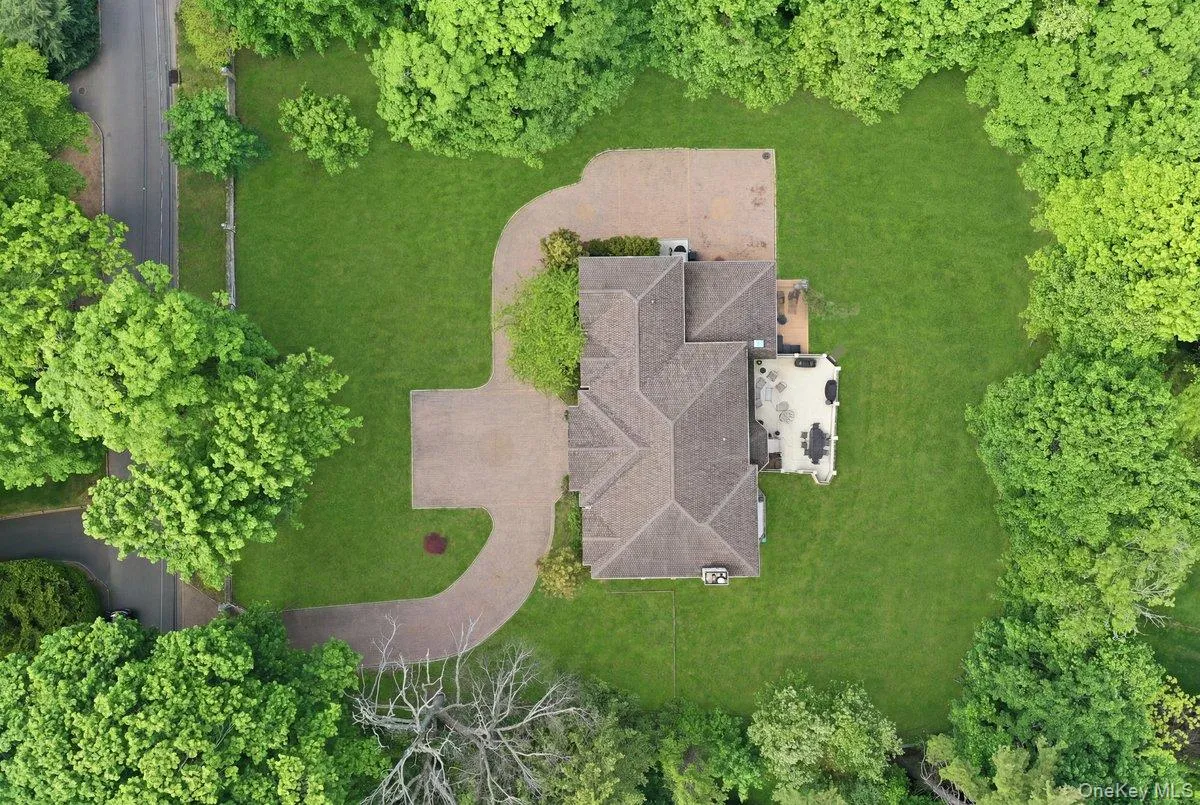 31 Cornwall Lane, North Hempstead, NY, 6 Bedrooms Bedrooms, 10 Rooms Rooms,4 BathroomsBathrooms,Residential Lease,For Rent,Cornwall,0,997062 31 Cornwall Lane, North Hempstead, NY, 6 Bedrooms Bedrooms, 10 Rooms Rooms,4 BathroomsBathrooms,Residential Lease,For Rent,Cornwall,0,997062