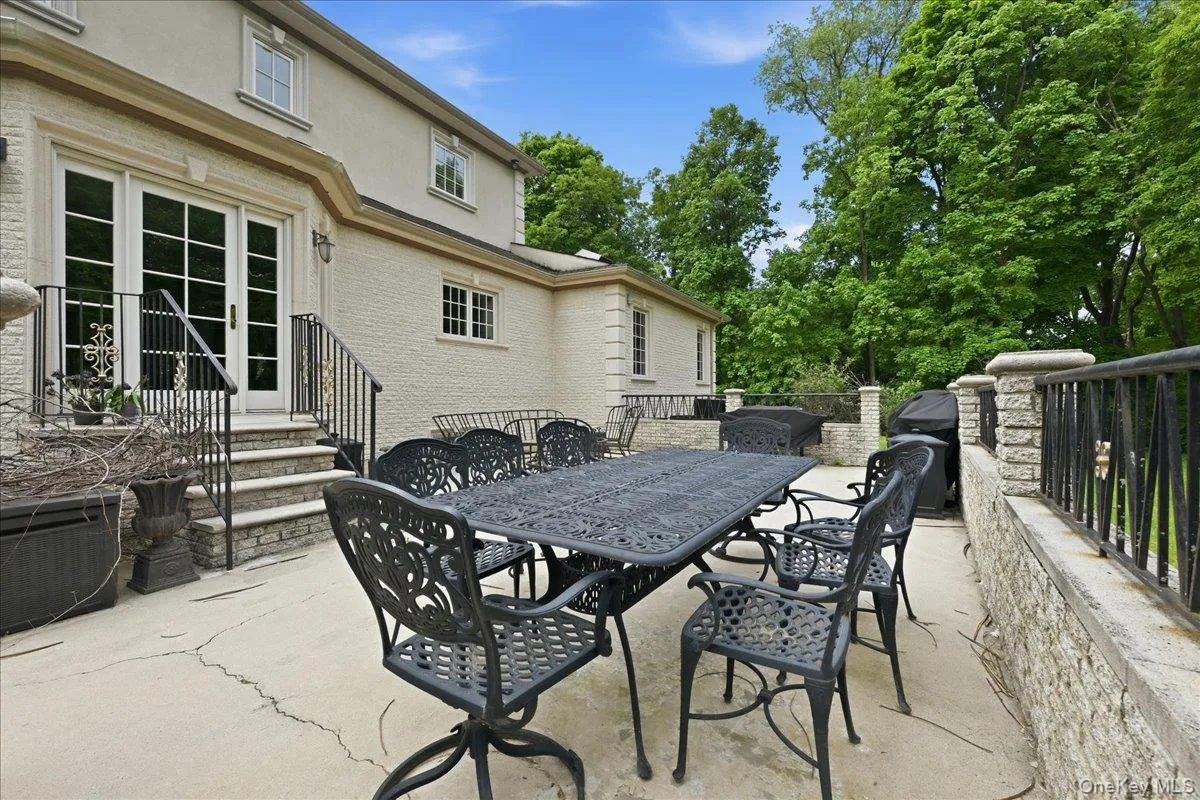 31 Cornwall Lane, North Hempstead, NY, 6 Bedrooms Bedrooms, 10 Rooms Rooms,4 BathroomsBathrooms,Residential Lease,For Rent,Cornwall,0,997062 31 Cornwall Lane, North Hempstead, NY, 6 Bedrooms Bedrooms, 10 Rooms Rooms,4 BathroomsBathrooms,Residential Lease,For Rent,Cornwall,0,997062