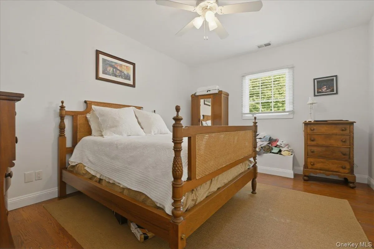 31 Cornwall Lane, North Hempstead, NY, 6 Bedrooms Bedrooms, 10 Rooms Rooms,4 BathroomsBathrooms,Residential Lease,For Rent,Cornwall,0,997062 31 Cornwall Lane, North Hempstead, NY, 6 Bedrooms Bedrooms, 10 Rooms Rooms,4 BathroomsBathrooms,Residential Lease,For Rent,Cornwall,0,997062